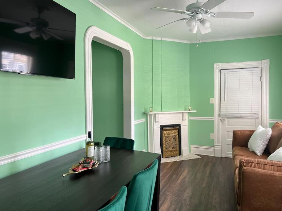B&B Tampa - Cosy 3-Bedroom Downtown Walk to Convention Center - Bed and Breakfast Tampa