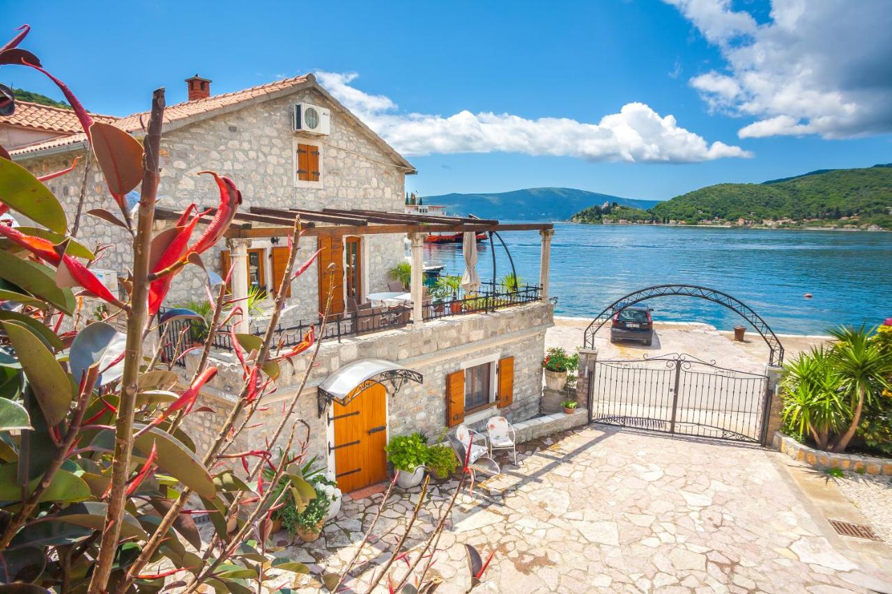 B&B Tivat - Apartments Villa Serventi - Bed and Breakfast Tivat