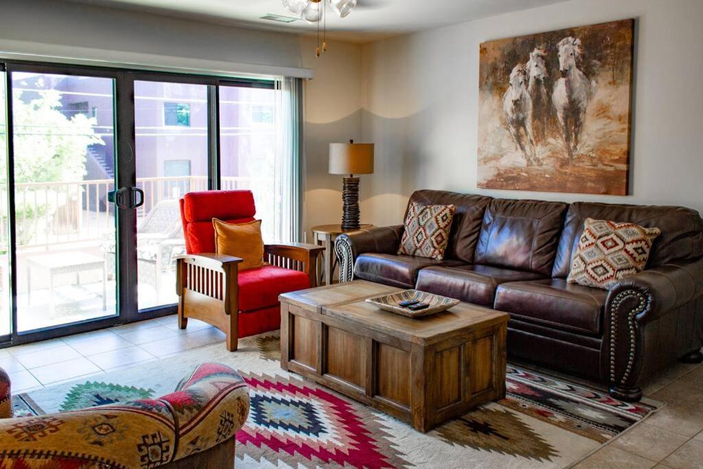 Cowboys & Angels - Classic Sedona style w/great location - B&B