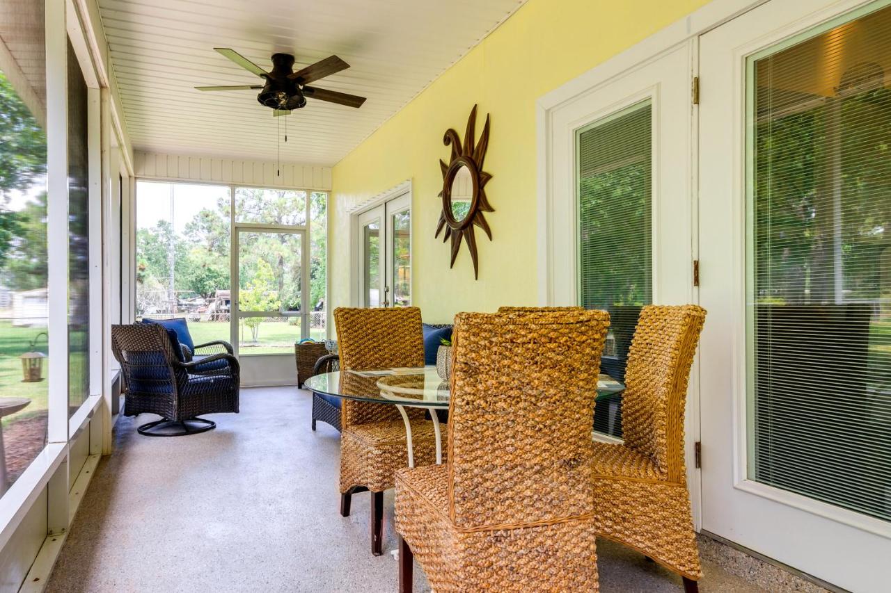 B&B Navarre - Dog-Friendly Navarre Retreat with Screened-In Porch! - Bed and Breakfast Navarre