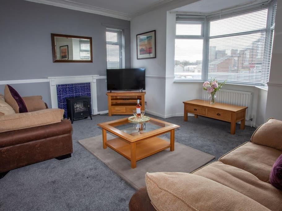 B&B Darlington - Bright Spacious Home with Parking - Haughton - Bed and Breakfast Darlington