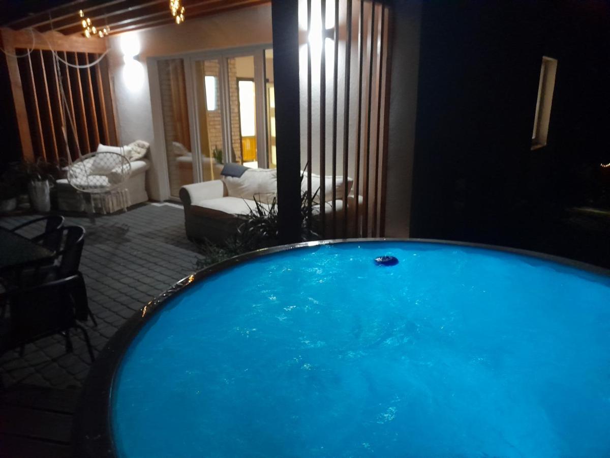 ,,Dom Na Skarpie'' z Balią i basenem letnim - B&B Sulęczyno