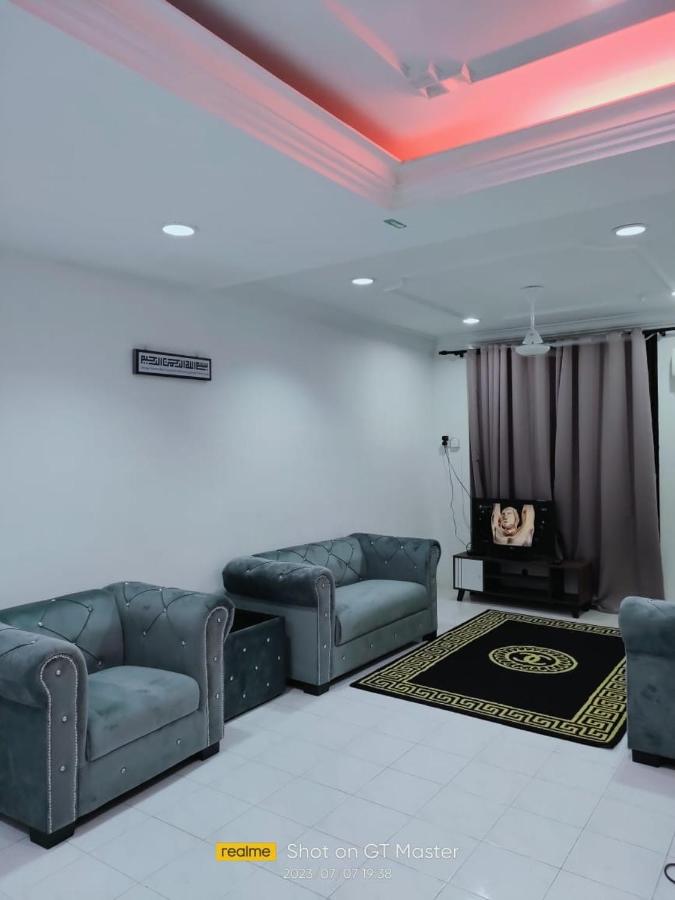 NAURAH HOMESTAY - Bed and Breakfast