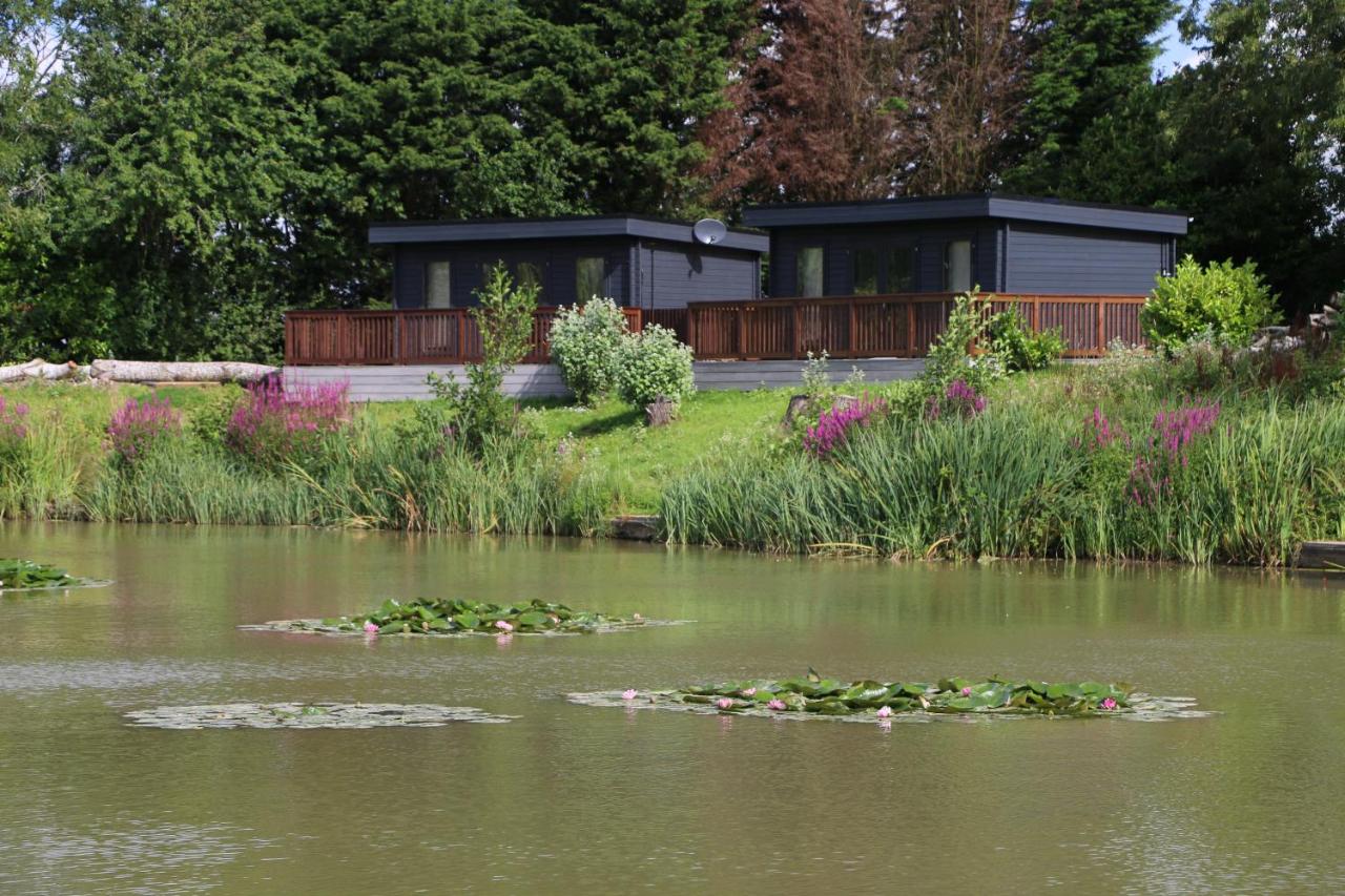 B&B Leicester - Lakeside Lodges - Bed and Breakfast Leicester