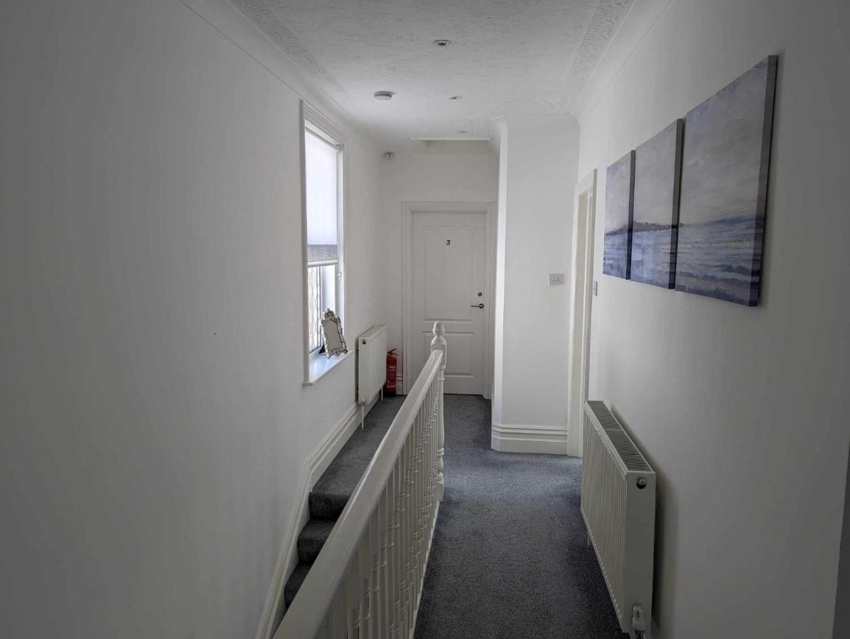 Room 4 Double Room with Shared Bathroom