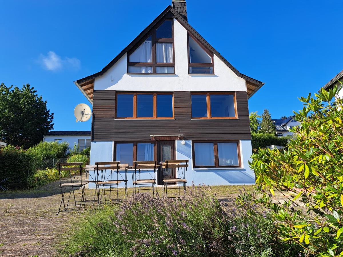 B&B Schalkenmehren - Haus mit idyllischem Seeblick - Bed and Breakfast Schalkenmehren