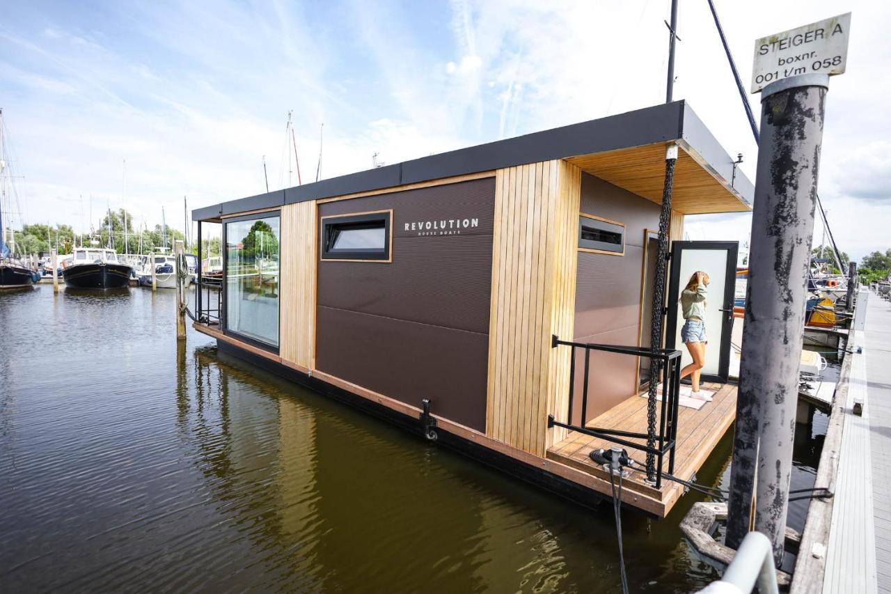 Revolution Houseboat - B&B