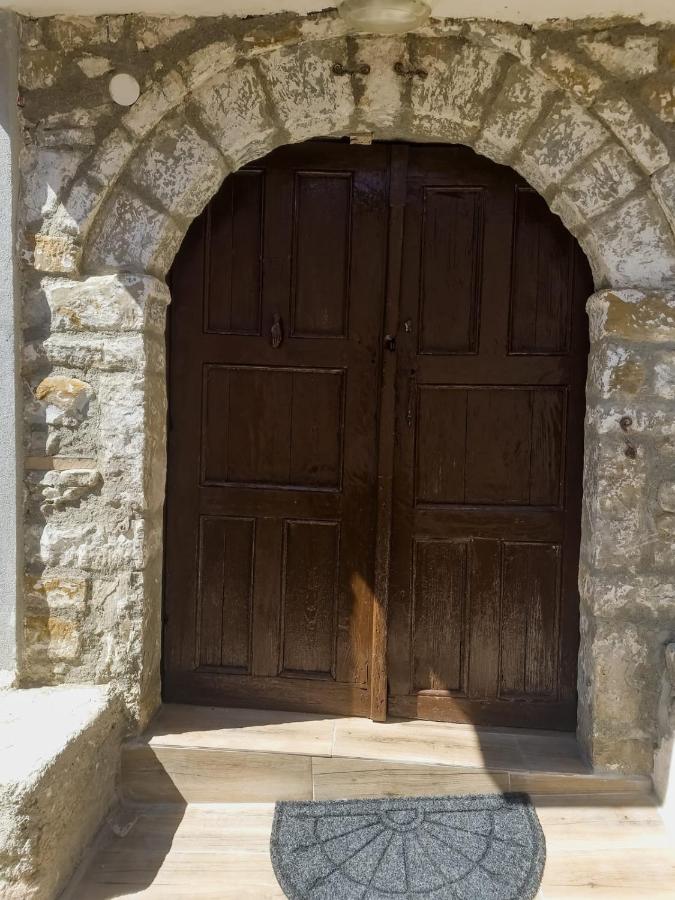 Guesthouse Kroi City Center - Bed and Breakfast Berat