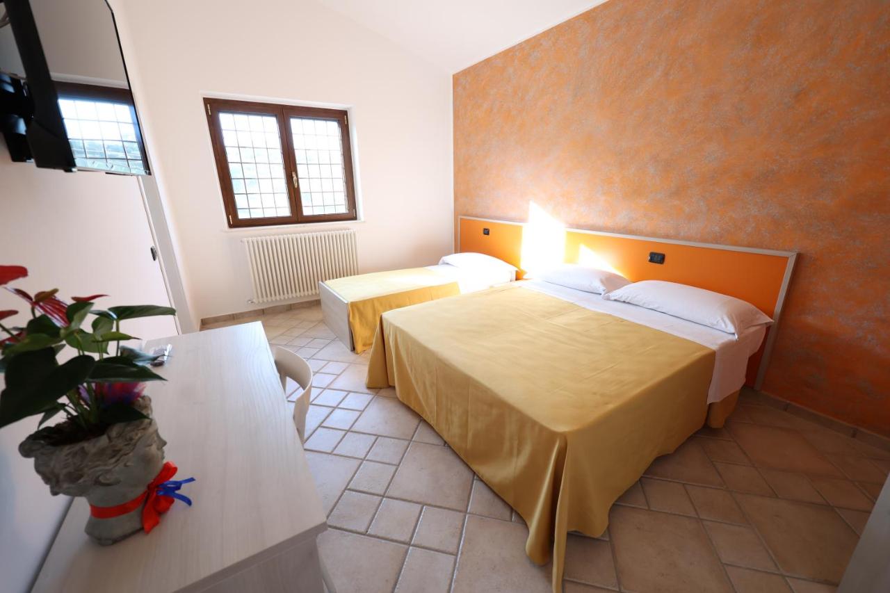 Deluxe Room (2 Adults + 1 Child)