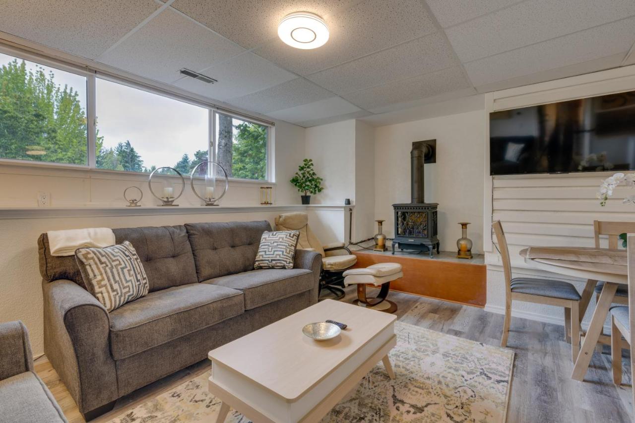 Cozy Kenmore Vacation Rental with Shared Hot Tub! - B&B