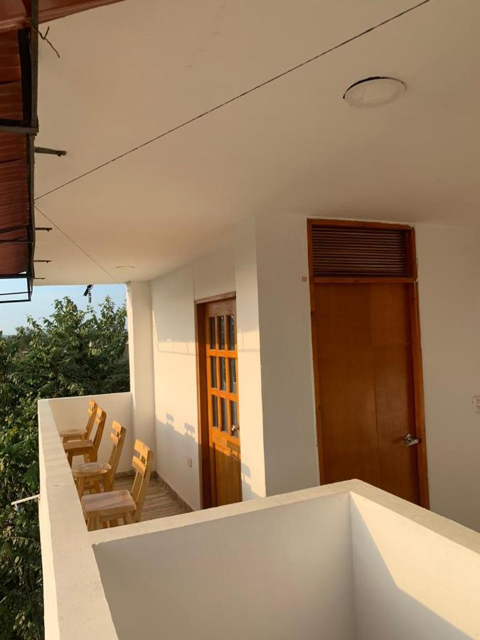 Hostal- Casa Abigail - B&B Santa Ana