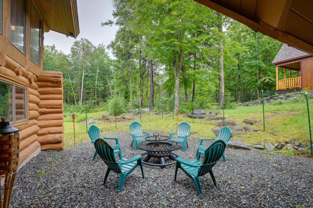 Secluded Greenville Cabin Walk to Moosehead Lake! - B&B