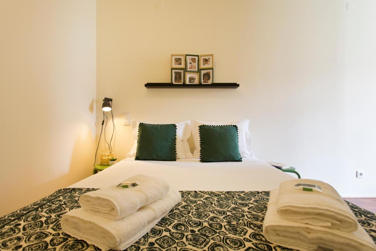 Sunny Apartment, Prime location, Bolhão Market, City Center & AC - B&B Oporto
