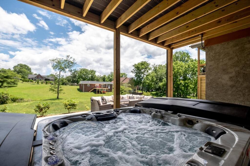 Downtown Brevard 5BR Retreat & Cyclists Dream - B&B Brevard