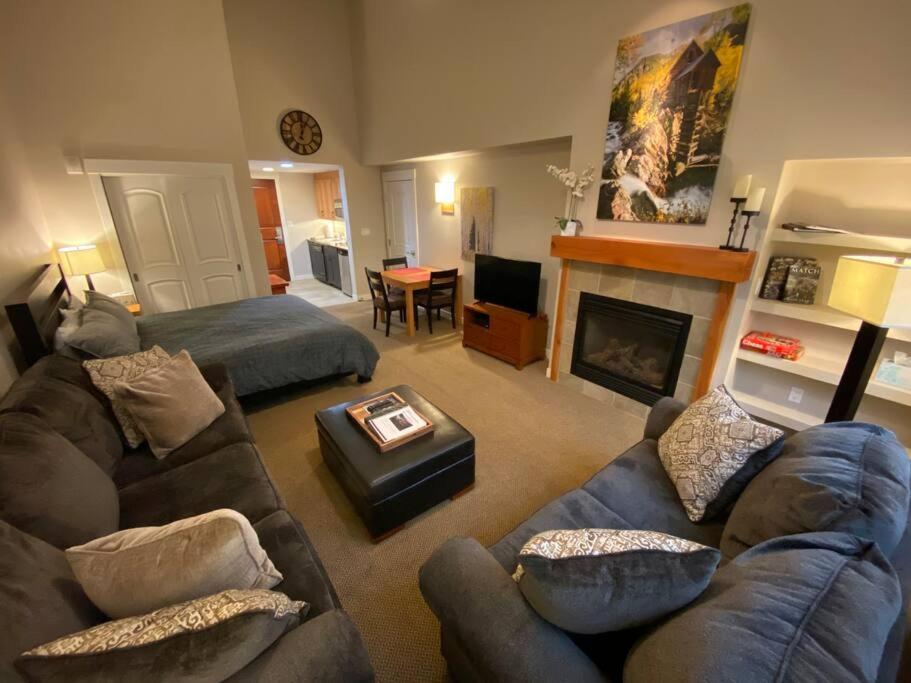 Ski-In / Ski-Out Studio Condo at the base of Winter Park - B&B