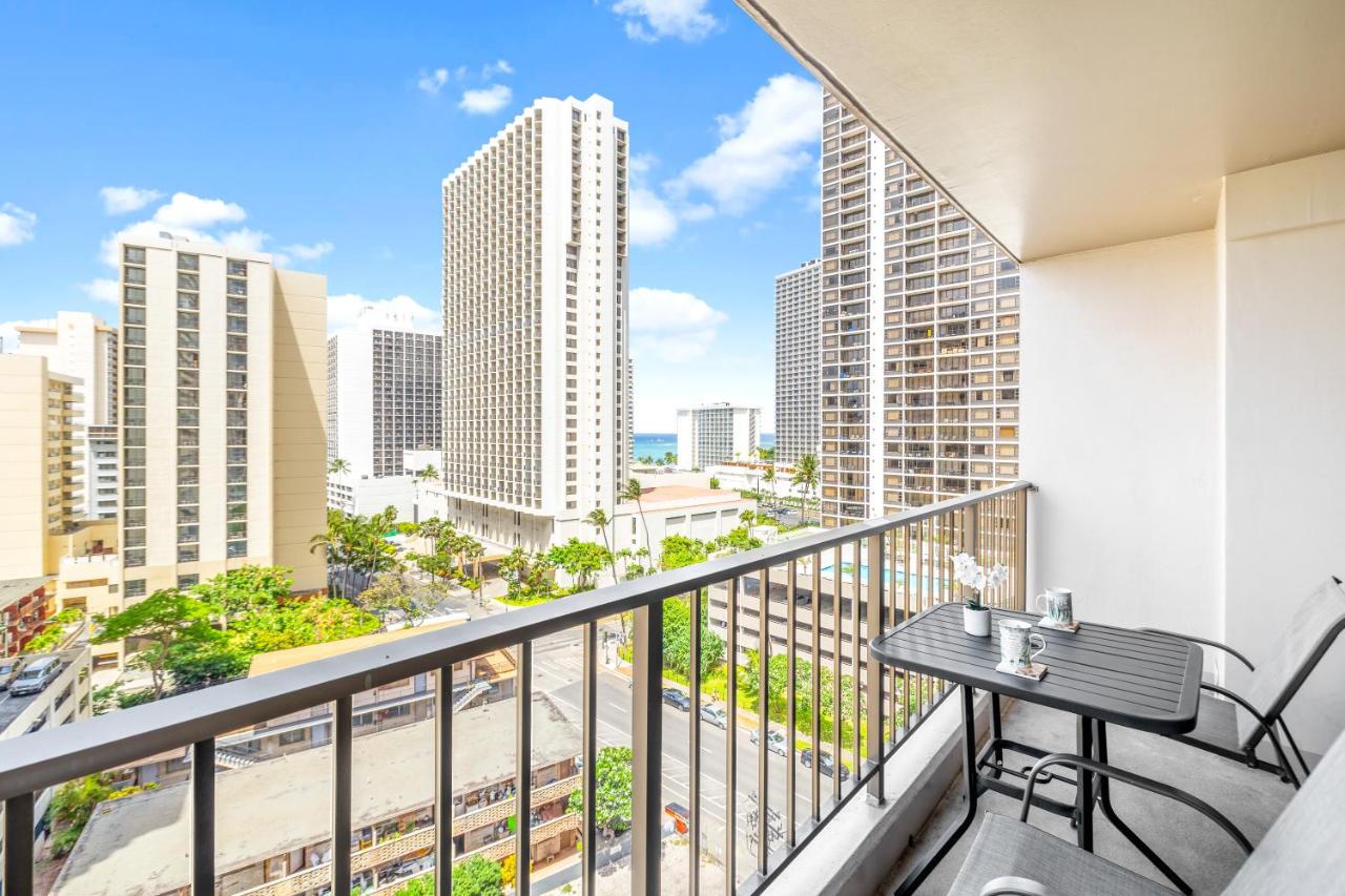 Diamond Head View at Waikiki Sunset with Parking - B&B