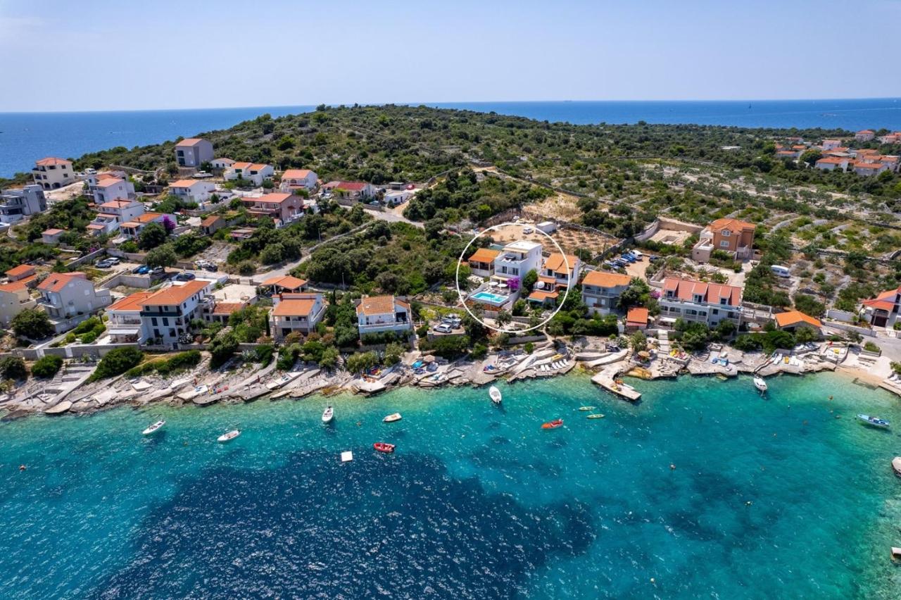 Beachfront Villa Larisa with Whirlpool, Media room - Ferienwohnung Rogoznica