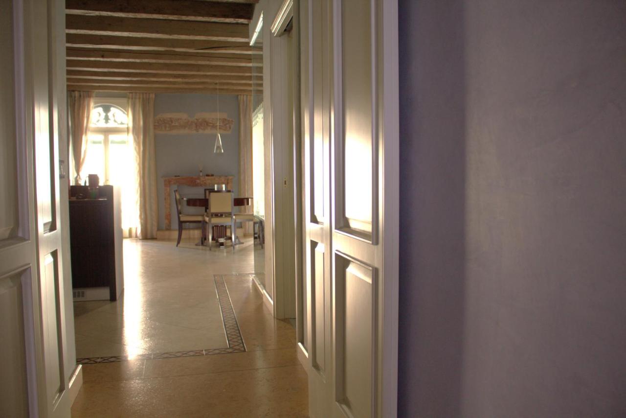 Verona Luxury Flats , Piazza Erbe with balcony on main square - B&B Verona