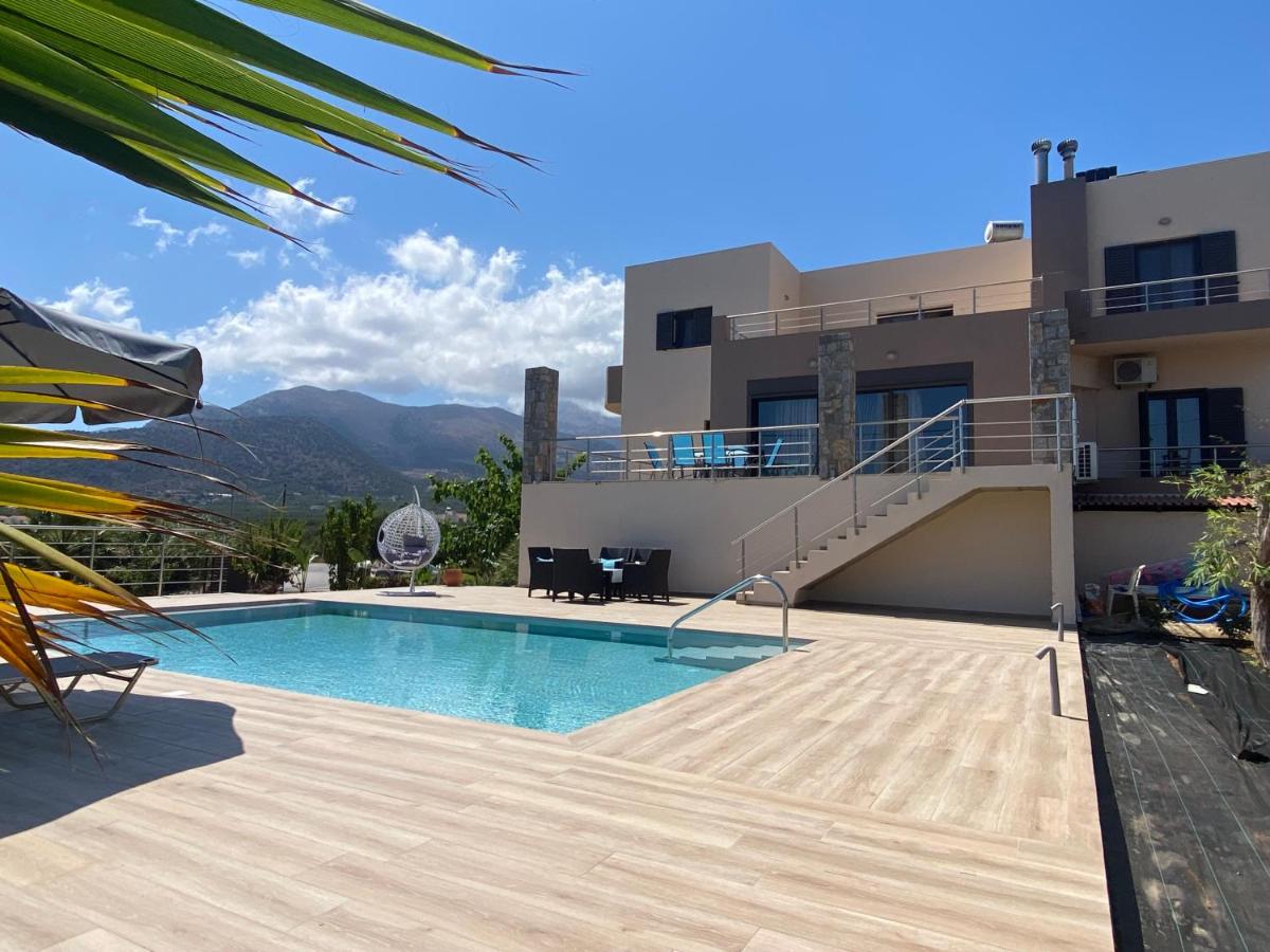 Villa Callista with Private Pool - Chambres d'hôtes Sísion