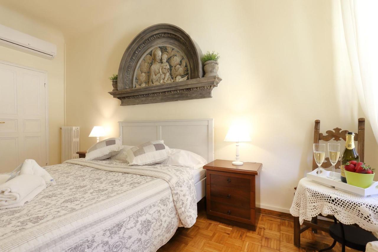 Tweepersoonskamer met een Eigen Externe Badkamer