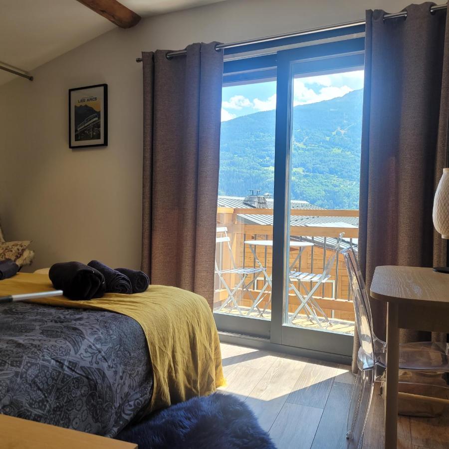 gîteduruisseau73, maison entière exposée sud, en lisière de forêt 80m2 , 2 chambres 2 salles de bain avec terrasse et garage - B&B Bourg-Saint-Maurice