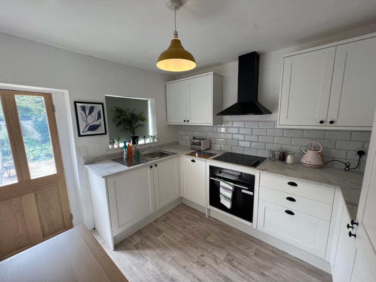 B&B Littlehampton - Littlehampton House - 4 bedroom house sleeps 8 - Bed and Breakfast Littlehampton