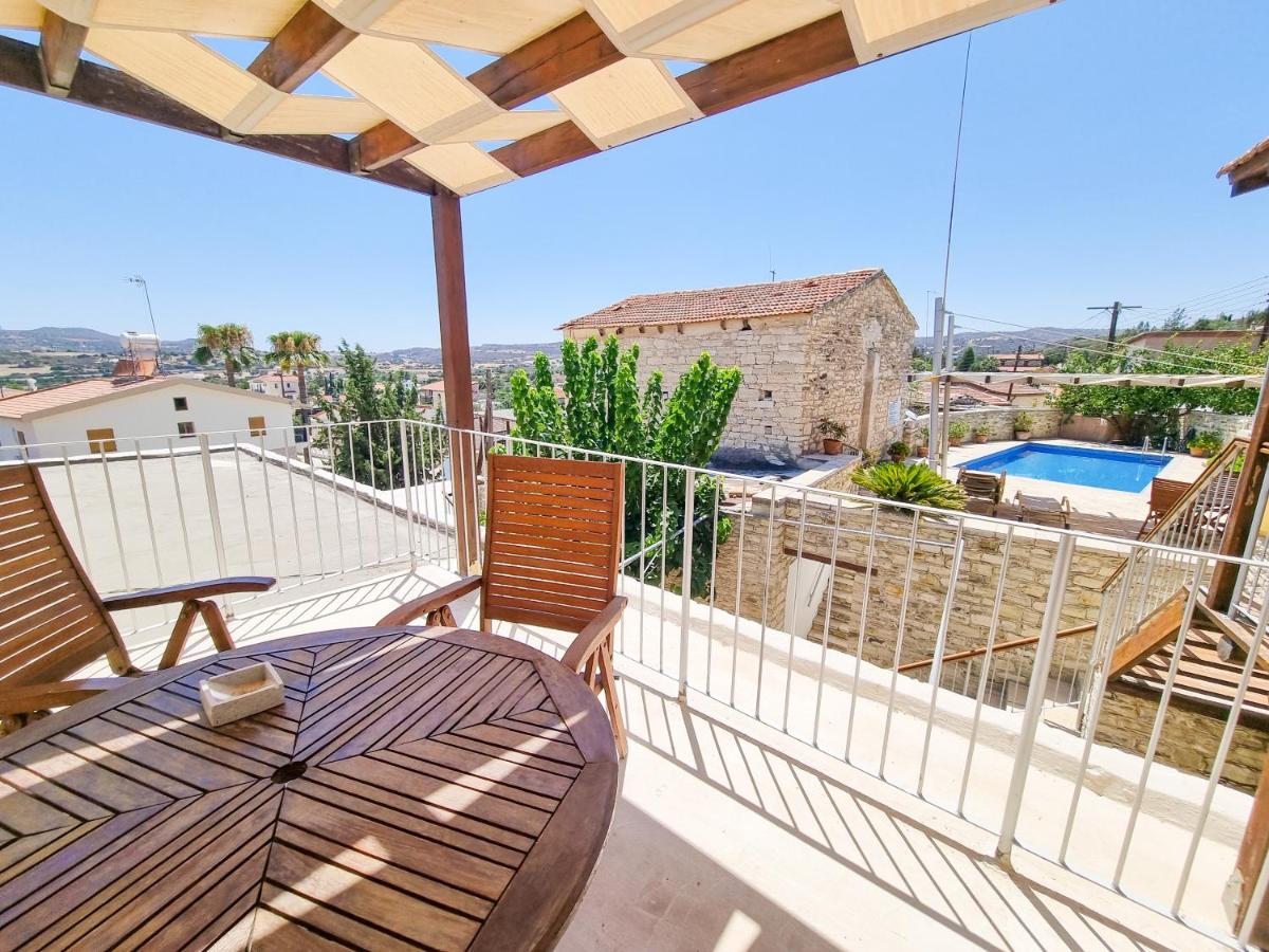 Village Charm with Pool Apartment at Skarinou - B&B Skarínou