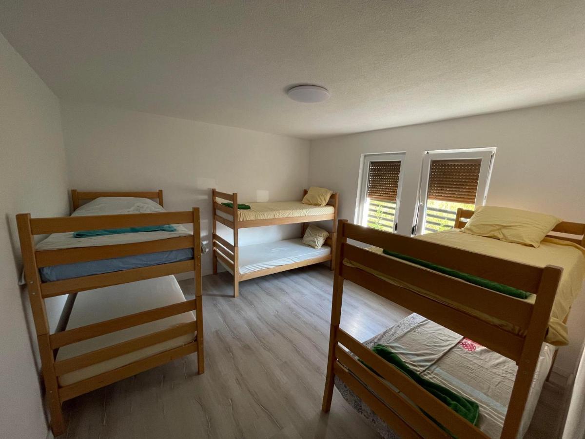 Posto Letto in Dormitorio con 6 Letti 