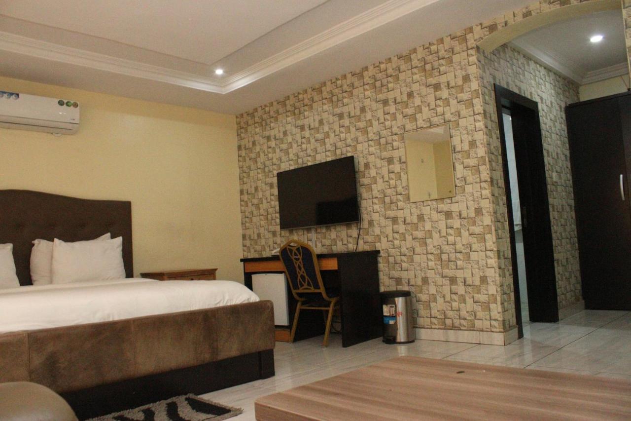 B&B Lagos - MITOS LUXURY SUITES (ANNEX) - Bed and Breakfast Lagos