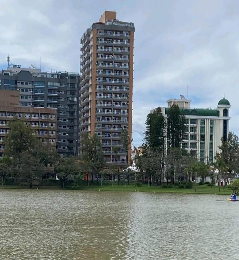 Loft Centro - No Calçadão e em frente Parque das Águas - Bed and Breakfast São Lourenço