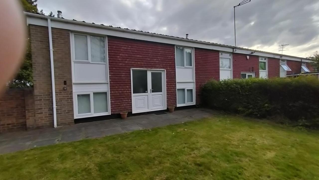 Leeson House in Harborne, Birmingham near Botanical Gardens, Queen Elizabeth Hospital, Birmingham University, Utilita Arena, Edgbaston Cricket Ground, Cadbury World and the MAC, with free parking - Bed and Breakfast Birmingham