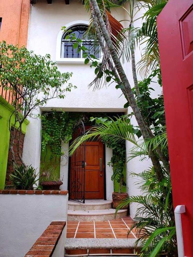 Stunning Ocean Views, Villa Ecuador, Centrally located - Ferienwohnung Puerto Vallarta
