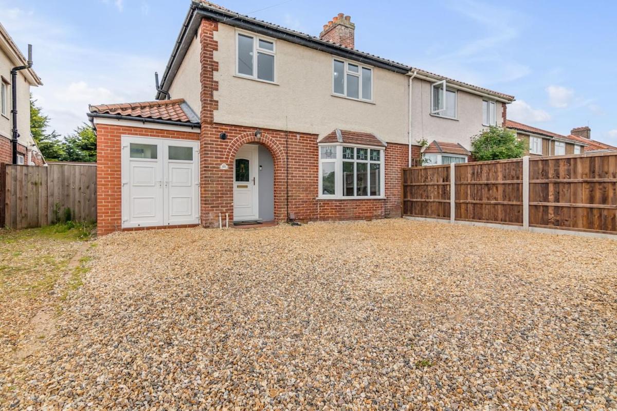 Spacious 4-bed Home Garden, Parking & Near City - B&B Horsford