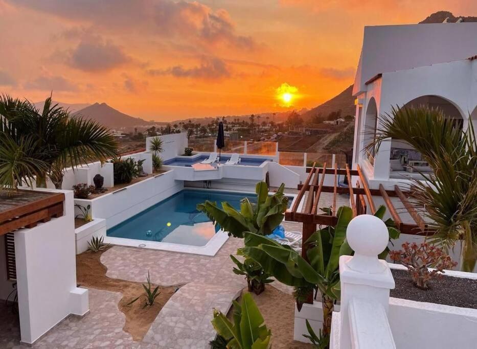 B&B Arona - Gezellige villa met prachtig zicht en zwembad - Bed and Breakfast Arona