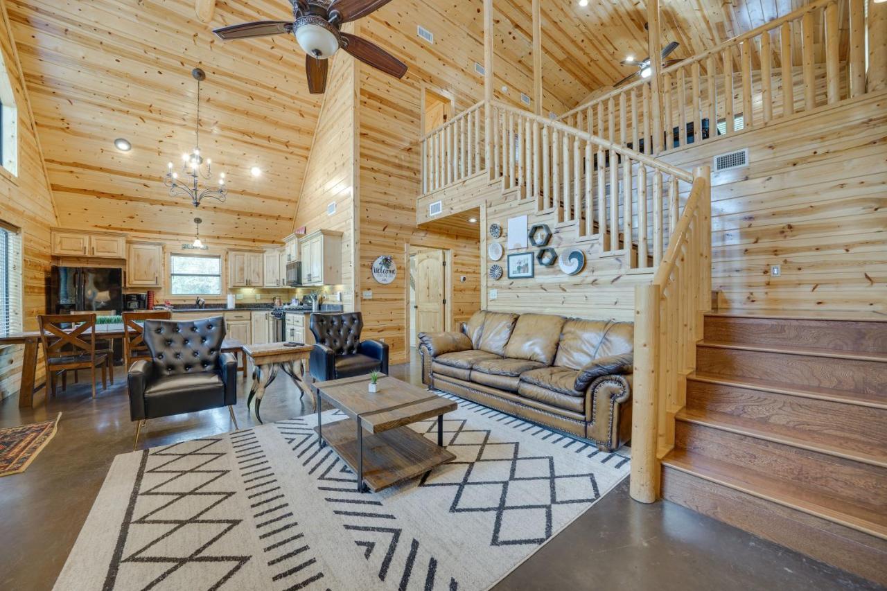 Penny Lane Lodge Broken Bow Cabin Less Than 6 Mi to Lake - Chambres d’hôtes Broken Bow