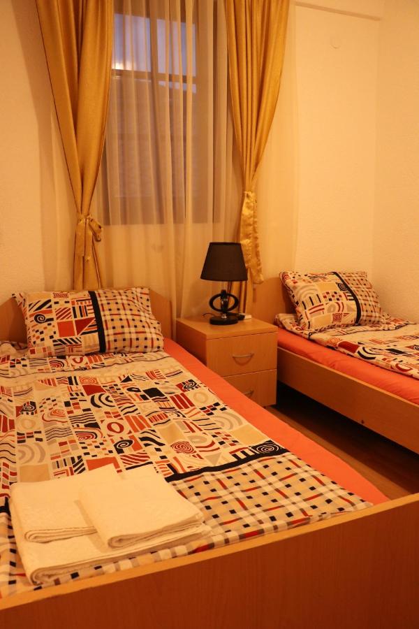 Zweibettzimmer mit Zustellbett