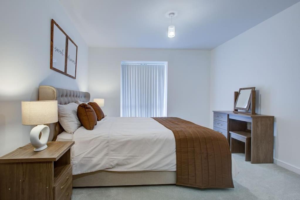Brand New apartment next to Lakeside Shopping mall, Essex - Chambres d'hôtes West Thurrock