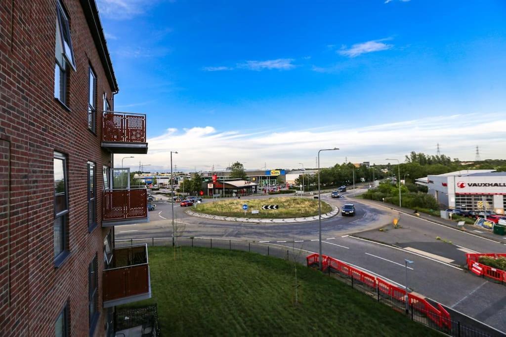 Brand New apartment next to Lakeside Shopping mall, Essex - Chambres d'hôtes West Thurrock