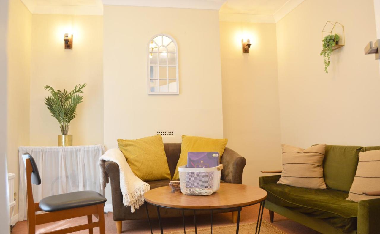 B&B Canterbury - Canterbury King bed house with Free Parking & Garden - Bed and Breakfast Canterbury