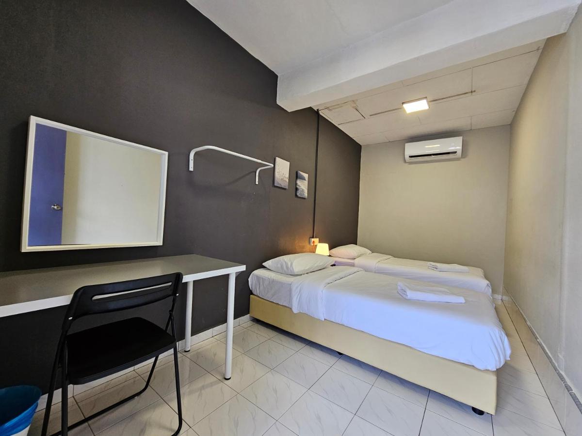 B&B George Town - Room at Lebuh Armenian Georgetown City Center - Bed and Breakfast George Town