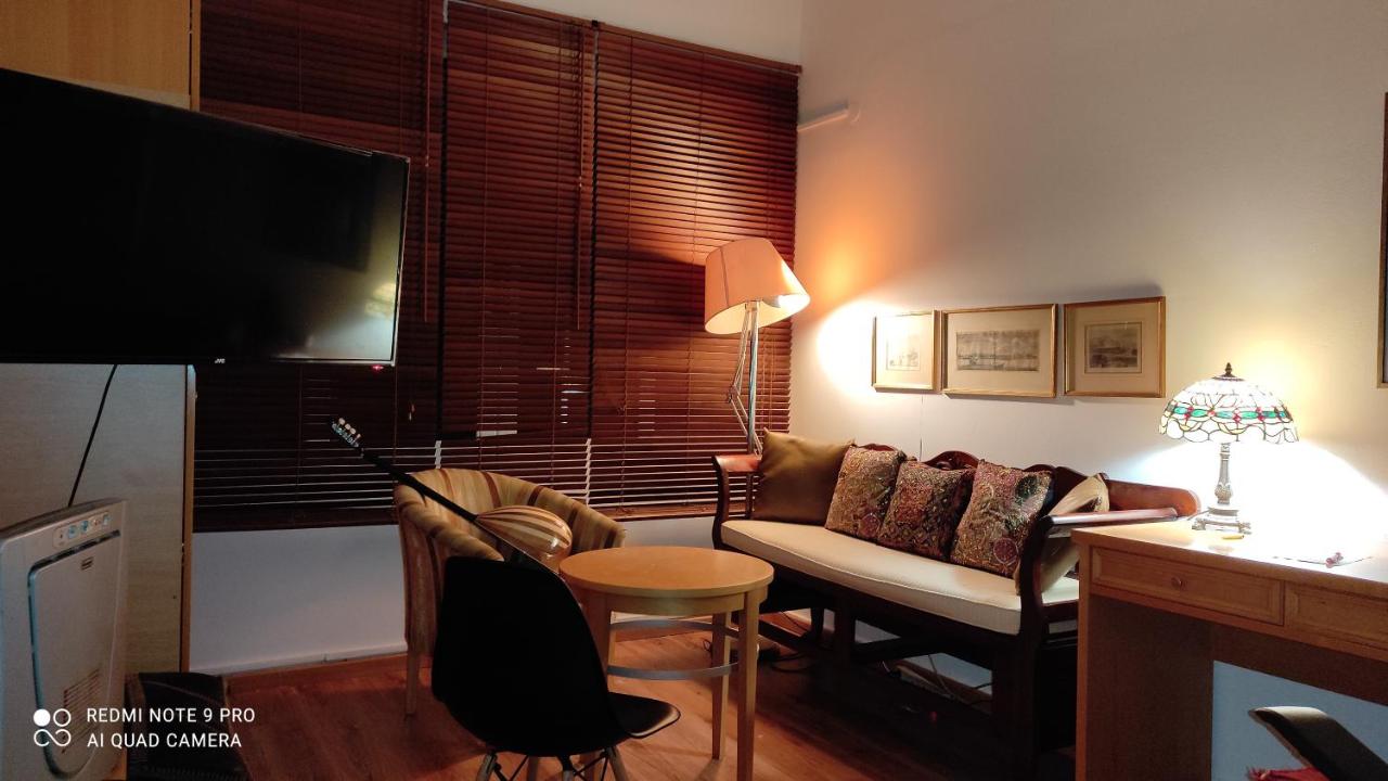 Γκαρσονιέρα για δύο ! - B&B Maroúsi