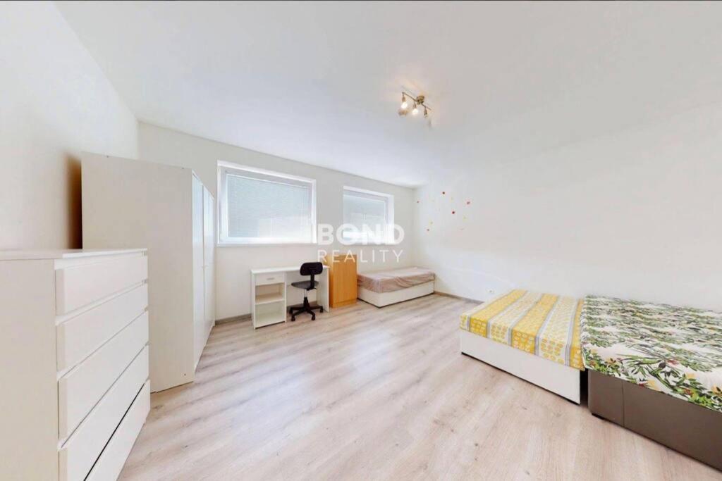 Veľký rodinný dom - Ferienwohnung Senec