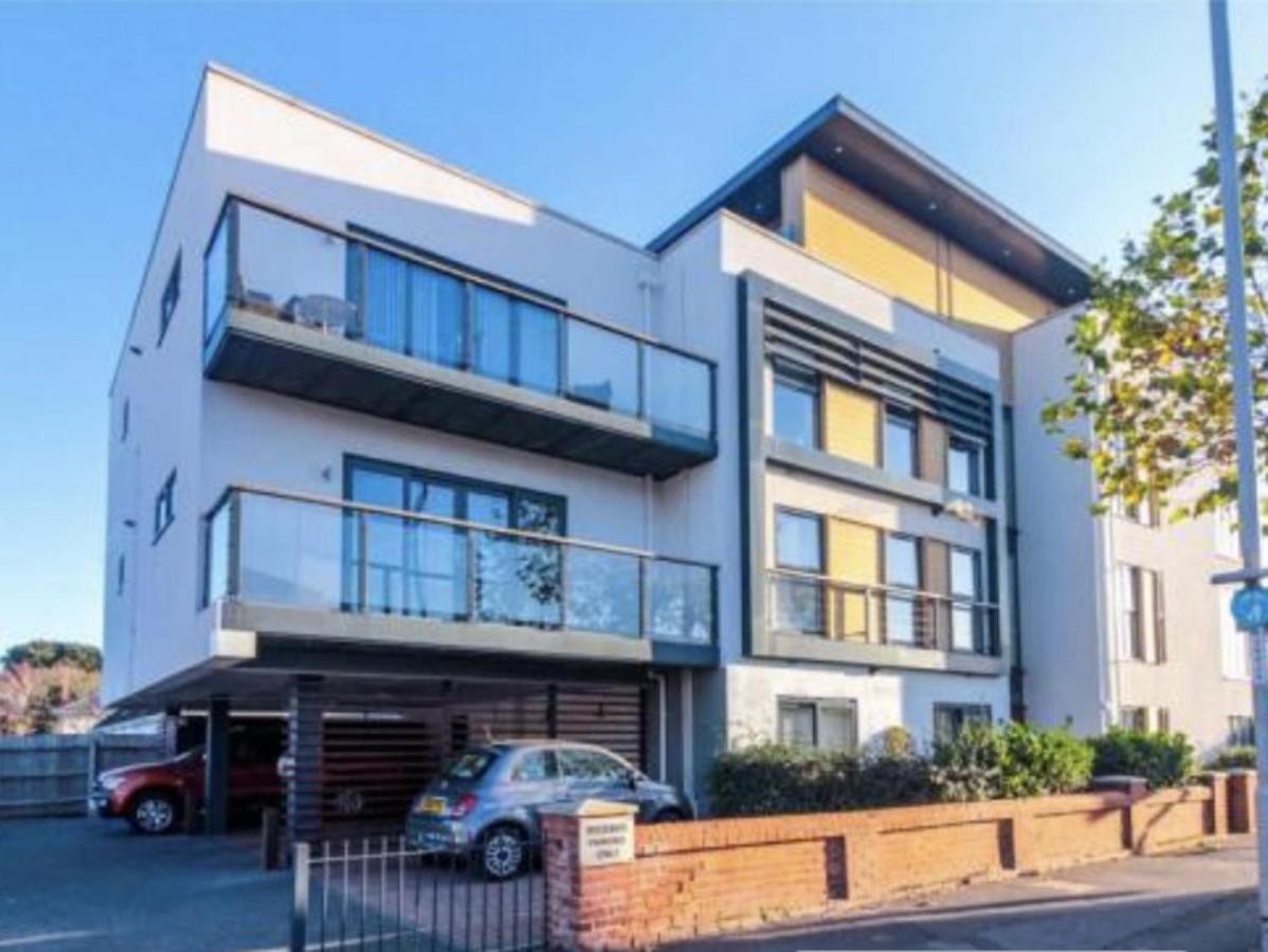 Charming 2-Bed Apartment in Christchurch - Ferienwohnung