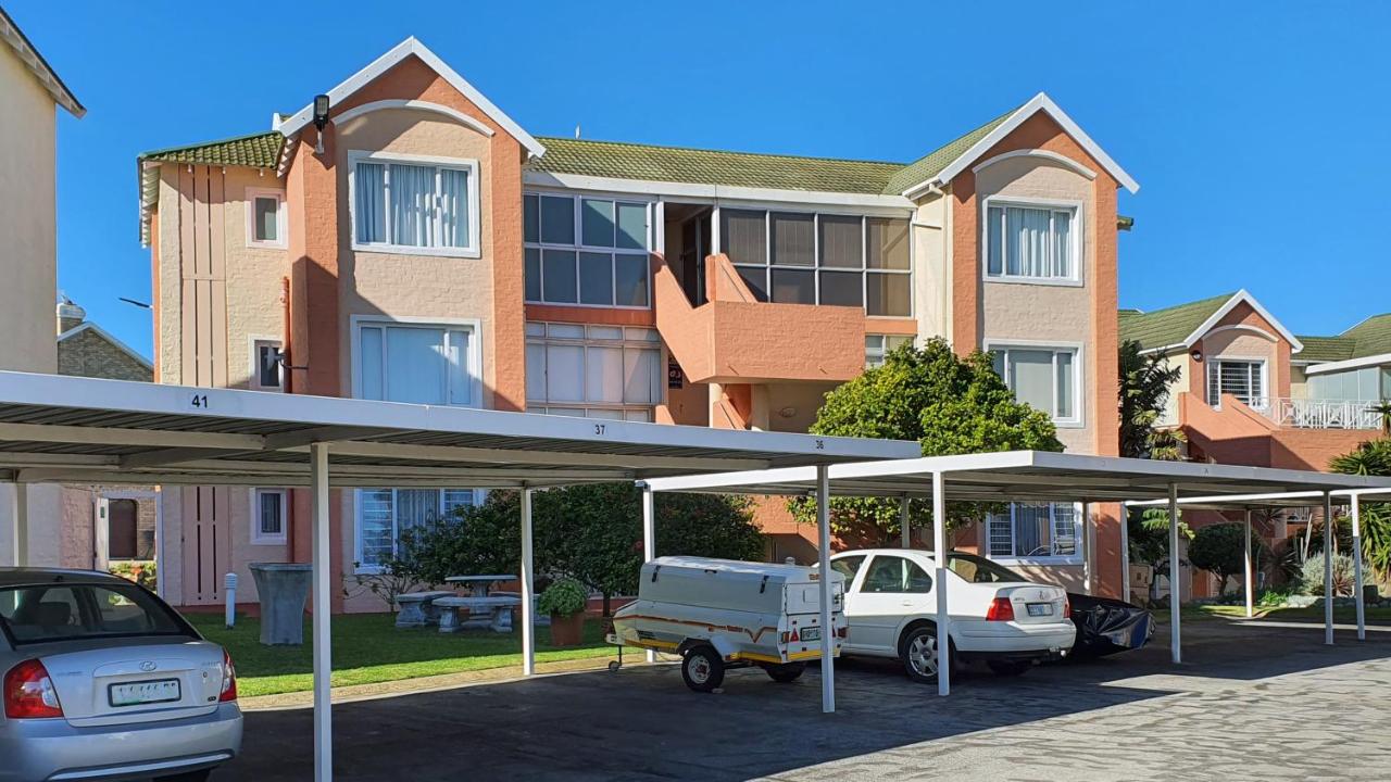 Escape to Paradise: Beachside Apartment - Bed and Breakfast