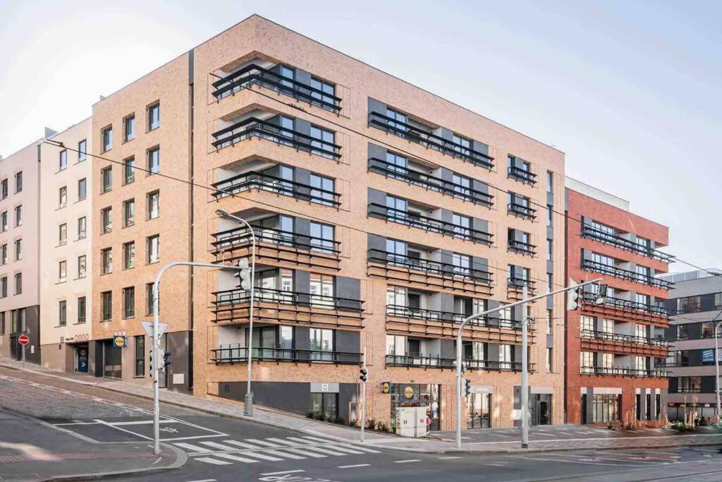 Newly built Apartment with balcony, AC and free indoor garage - Ferienwohnung