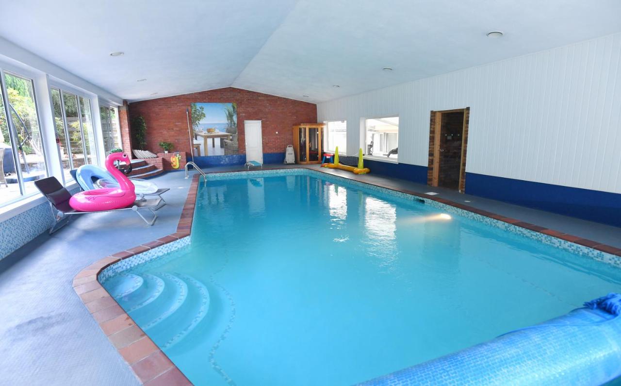Luxury property - Swimming Pool, Games Room & Hot Tub - B&B Usk