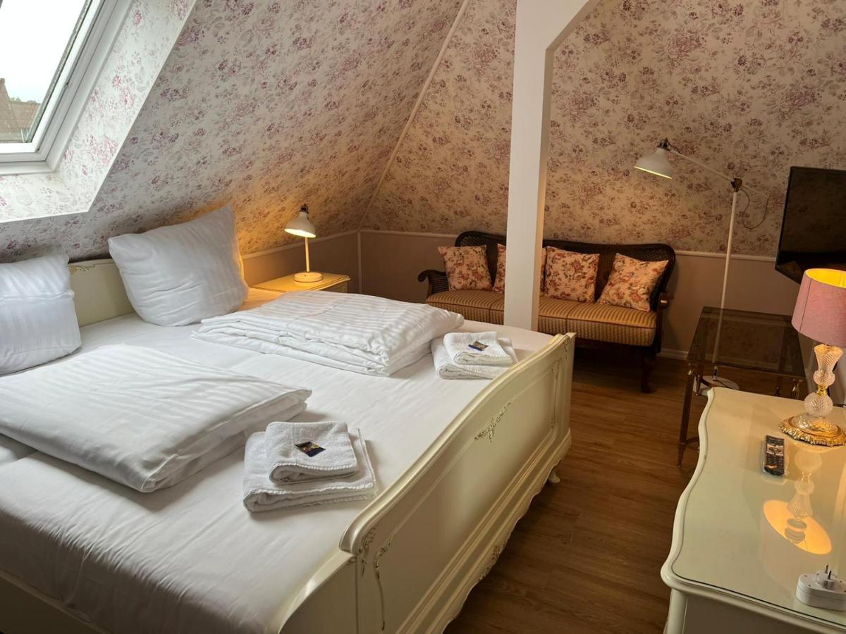 B&B Amburgo - Studio-Apartment 29 beim Saseler Markt frisch renoviert - Bed and Breakfast Amburgo