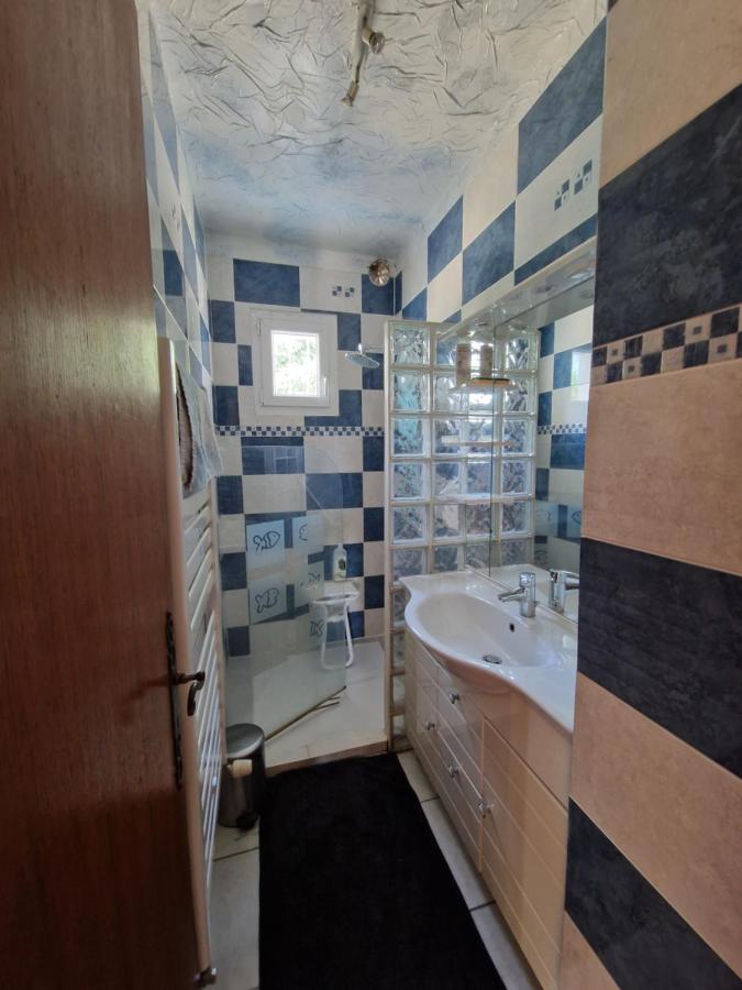 VILLA FAMILIALE 5 chambres dans un écrin de verdure à 15 MNS DES PLAGES - B&B