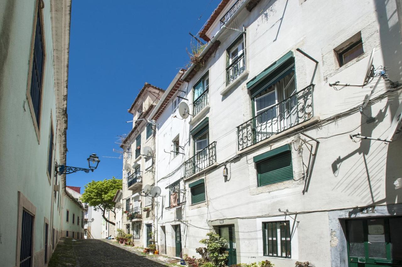 Stay local in Alfama! Deolinda central Home, amazing view - B&B