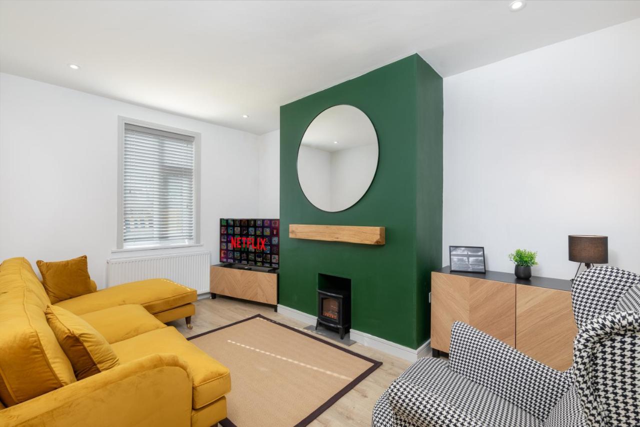 Charming Gateshead Retreat - Close to Newcastle - Angel of the North - B&B